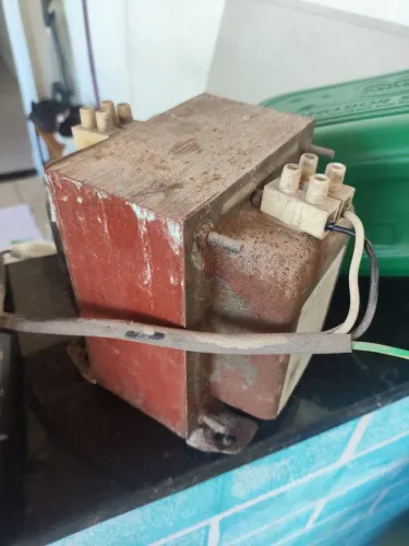 TRANSFORMADOR DE 127 PARA 220 3 MIL VA