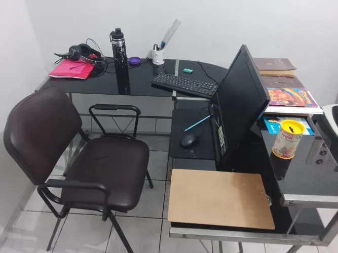 Escrivaninha de vidro