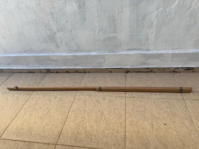Alisar Tauari 5 cm para um lado da porta