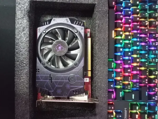 Placa de Vídeo RX 550 4GB - Com caixa original e em perfeito estado
