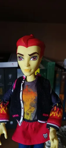 Boneco Monster High Heath Burns