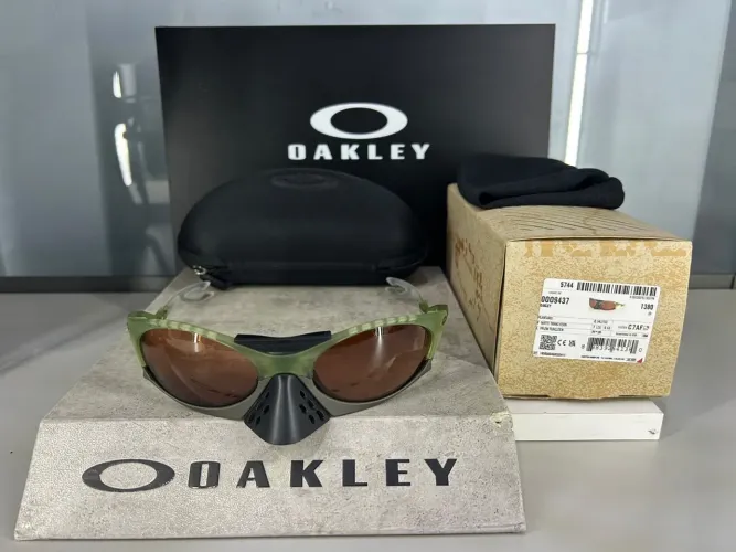 Oculos oakley plantaris