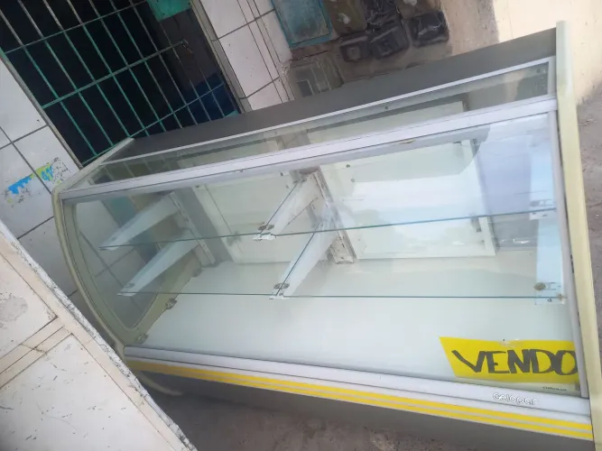 Vendo ou troco balcão expositor. 