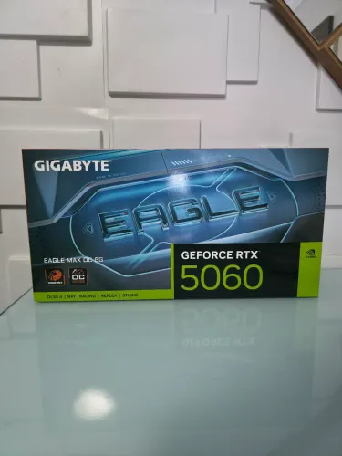 Placa de Vídeo RTX 5060 Gigabyte triple fan 8gb