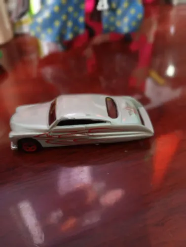 Carrinho antigo miniatura