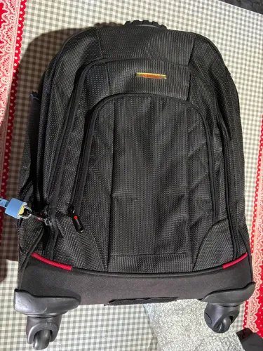 Mochila executiva com rodinhas 360° Santino (USADO 1 VEZ)