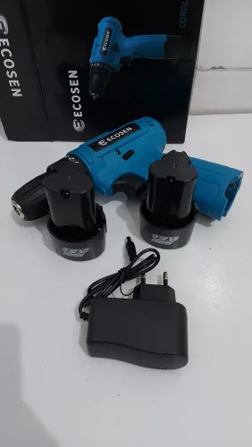 Vendo parafusadeira e furadeira com duas baterias 12V