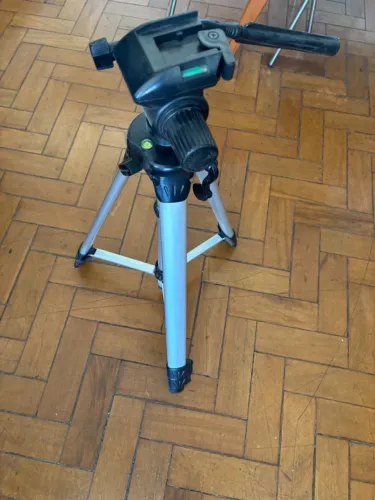 Pedestal tripé 