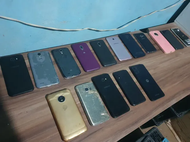LOTE COM MAIS DE 30 CELULARES E TABLETS - PARA CONSERTO OU PEÇAS