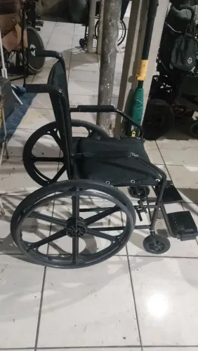 CADEIRA DE RODAS
