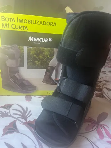 Vende-se bota imobilizadora curta Tam. M