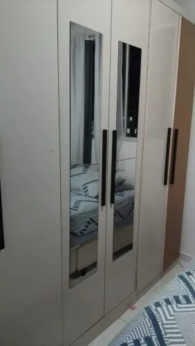 Guarda roupa 6 portas