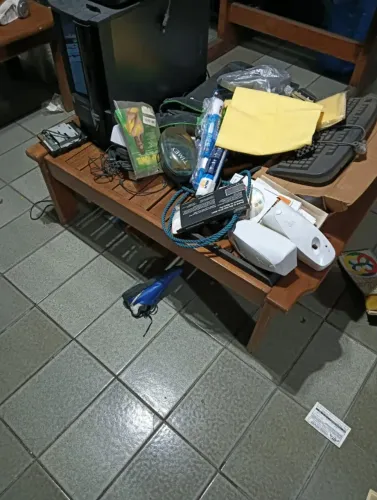 Mesa de centro em madeira de lei