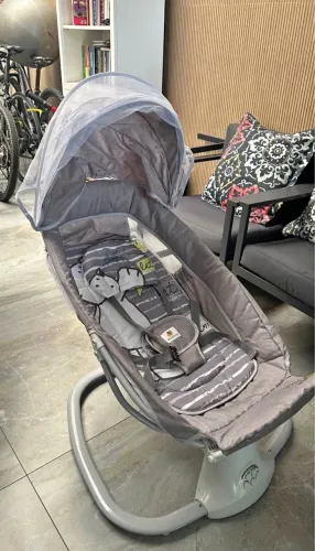 Cadeirinha de balanço automática Mustela 