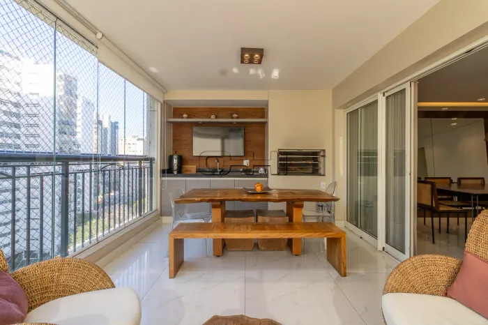 Aluguel Apartamento 3 Dormitórios - 210 m² Moema
