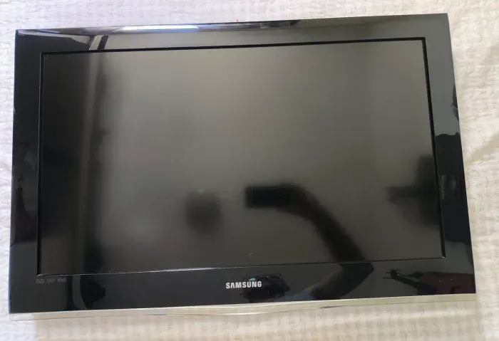 TV Samsung 32 LCD funcionando perfeitamente (Não é smart)