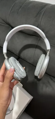 Fone de ouvido P9 branco e prateado