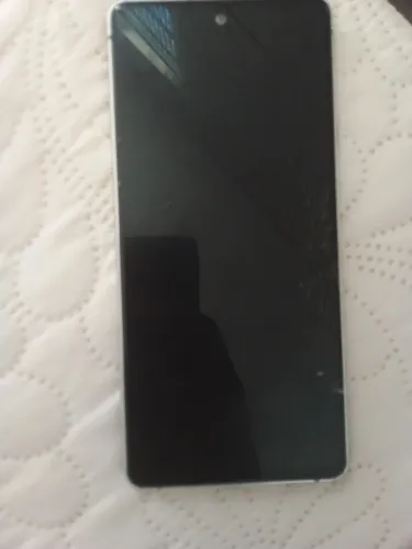 Vendo galaxy s20 fe usado  tela esta com defeito 