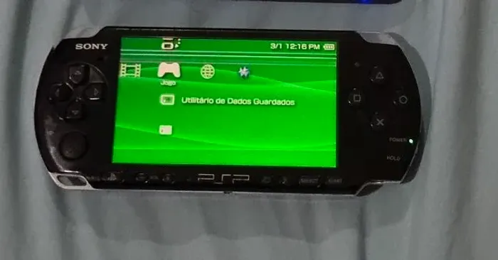 PSP 3001 com defeito na tela e no botão L 