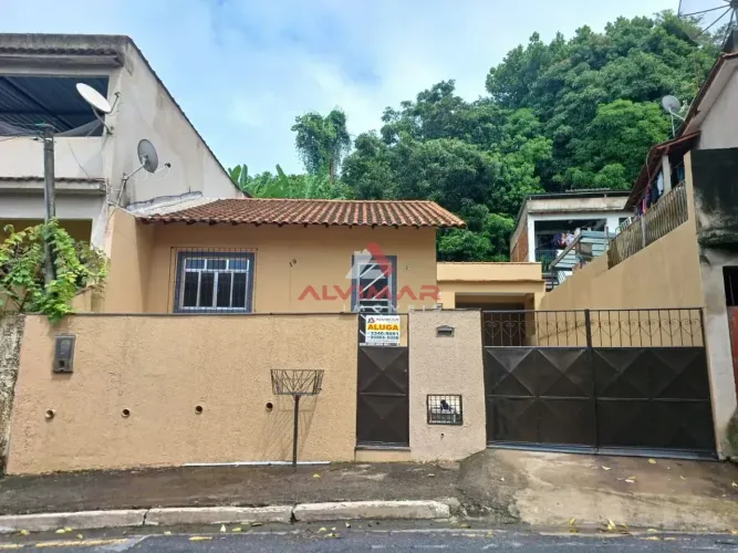 Casa com 3 dormitórios para alugar, por R$ 2.320/mês - Monte Castelo - Volta Redonda/RJ