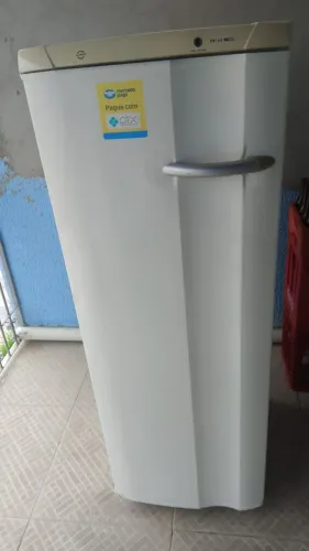 Vende-se um freezer vertical