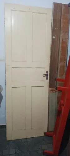 Porta de madeira com os Portal 
