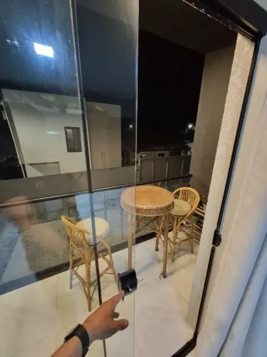 Mesa e cadeiras externas