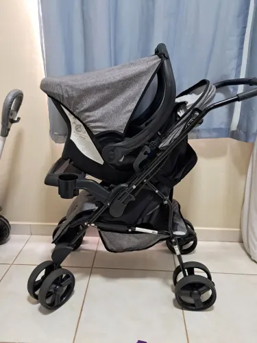 Carrinho de bebe + bebe conforto