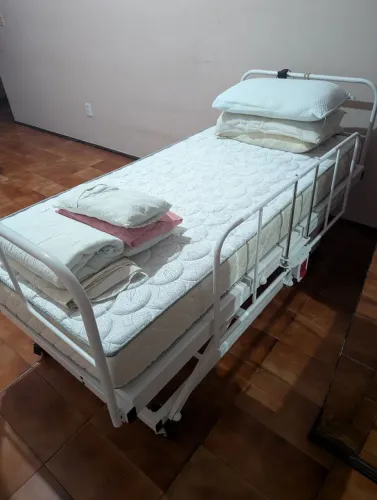 Cama Hospitalar Ortopédica elétrica com Colchão