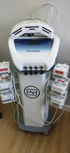 Equipamento de Estética Criolipólise Criodermis Com a placa Big Place