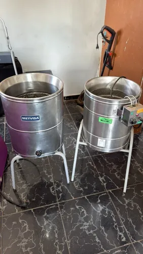 Fritadeira Industrial. Água e óleo 24 litros