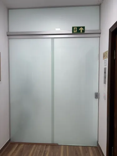 Porta divisória de vidro