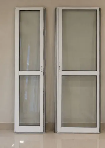 Vendo 2 portas, 1 com 4 folhas 2,20M/2,40M e outra 1,15M/2,20M