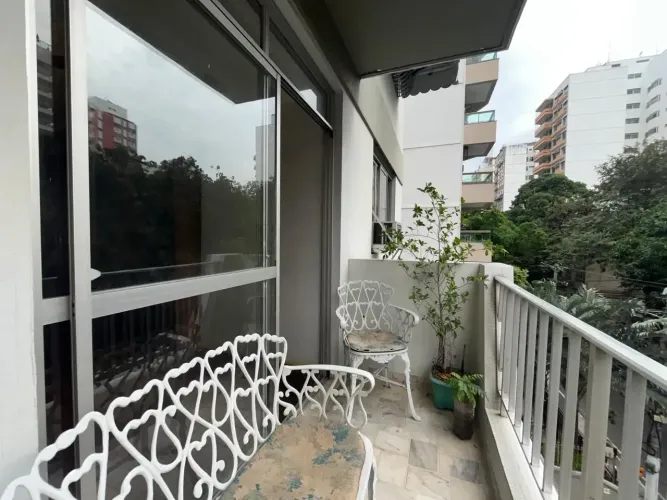 BS IMOBILIÁRIA VENDE !   Ótimo apartamento amplo na rua 5 de Julho com 110 m², com 3 quart