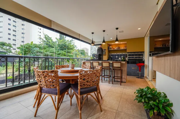 Apartamento para venda em Vila Mariana com 4 quartos, sendo 3 suítes, 245m²