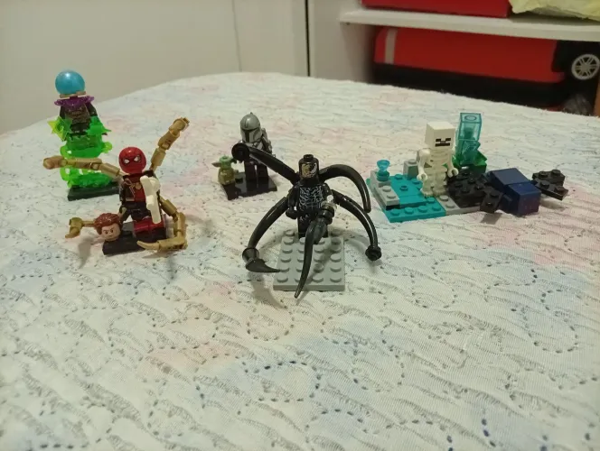 Bonecos colecionáveis lego