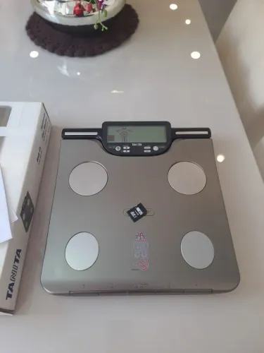 Balança de bioimpedância Tanita