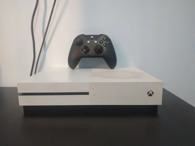 Xbox One S 1TB Excelente Com Controle Original