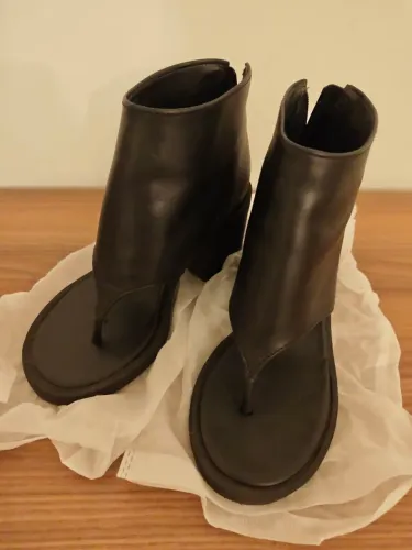 Sandália Arezzo Couro Preto chinelo 