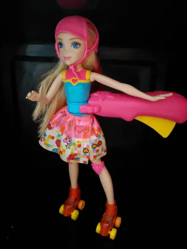 Boneca Barbie patinadora video game hero