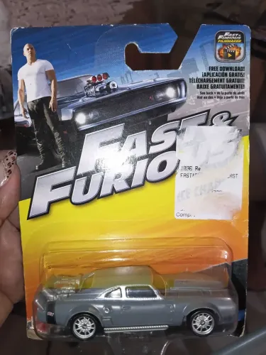 Miniatura Ice Charger (Dodge Charger modificado de Velozes e Furiosos 8)