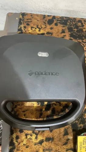 Vendo sanduícheira nova