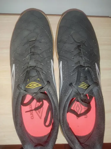 Chuteira Futsal Umbro Neo Striker (Tamanho 40)
