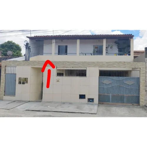 Casa no 1° andar a menos de 100m da Fraga Maia
