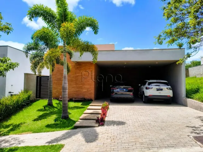 Casa à Venda no Condomínio Vita Verdi em Valinhos, no bairro Pinheiro.