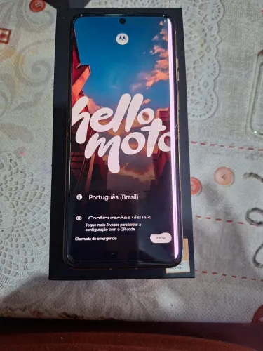Celular com 2 anos de uso e com avarias