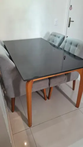 Vendo Mesa de Jantar Retangular de Madeira com Tampo de Vidro