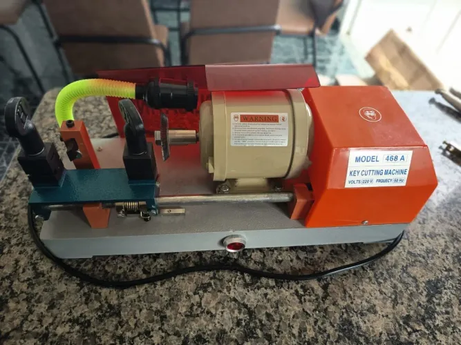 maquina  de chave yale