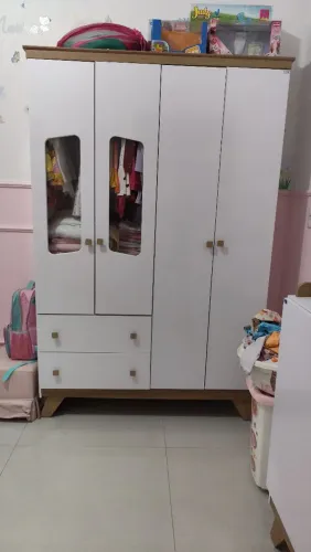 Guarda roupas para bebê