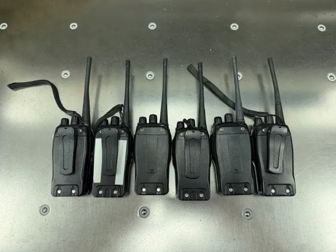 6 Rádios Profissionais Ht Baofeng 777s Carregador Veicular 12v Preto Uhf 12v
